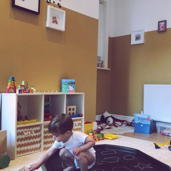 quick tuff tray play ideas for toddlers
